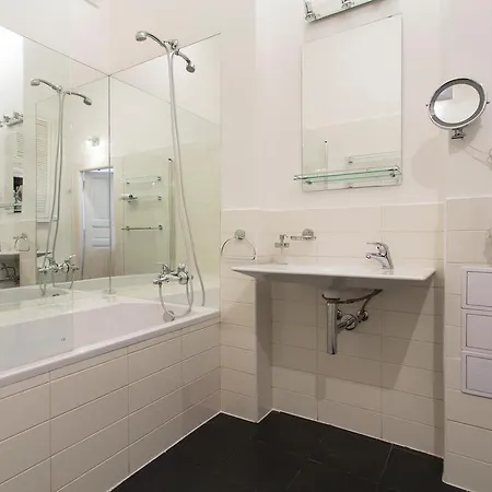 Spacious New In Old Town 아파트 프라하