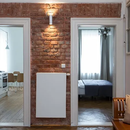 Spacious New In Old Town 아파트 *