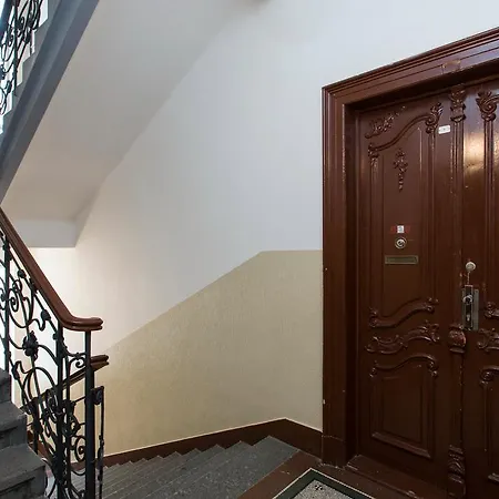 Spacious New In Old Town 프라하
