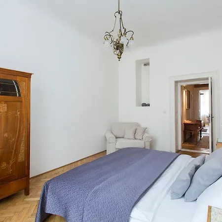 Spacious New In Old Town