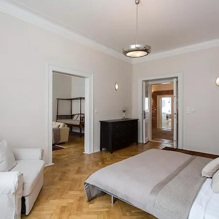 Spacious New In Old Town 아파트 *