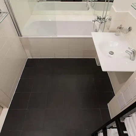 Spacious New In Old Town