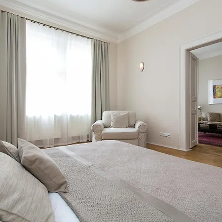 Spacious New In Old Town 아파트 프라하