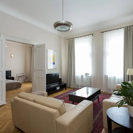 Spacious New In Old Town * 프라하